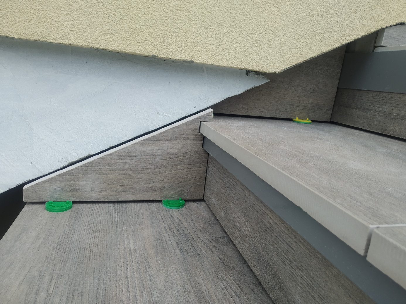 schody zewnętrzne montaż 