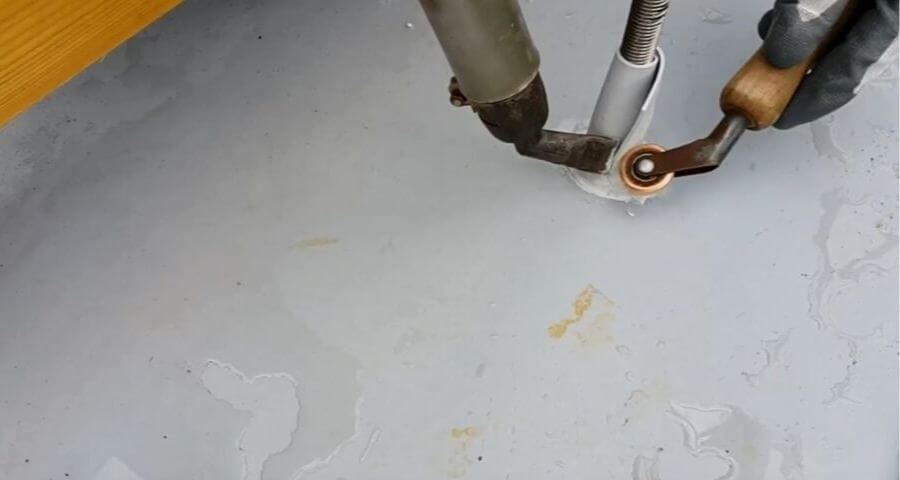 Zabezpieczenie trzpieni pod barierkę